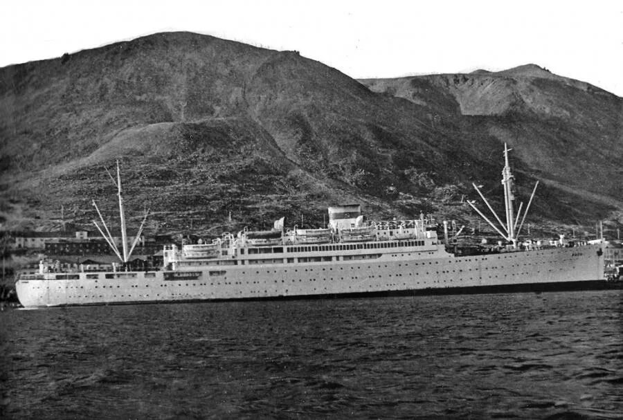 Пароходы камчатско чукотского морского пароходства фото 1956 год. Теплоход Русь в порту Проведения. Мой первый пароход, где я моторист 2