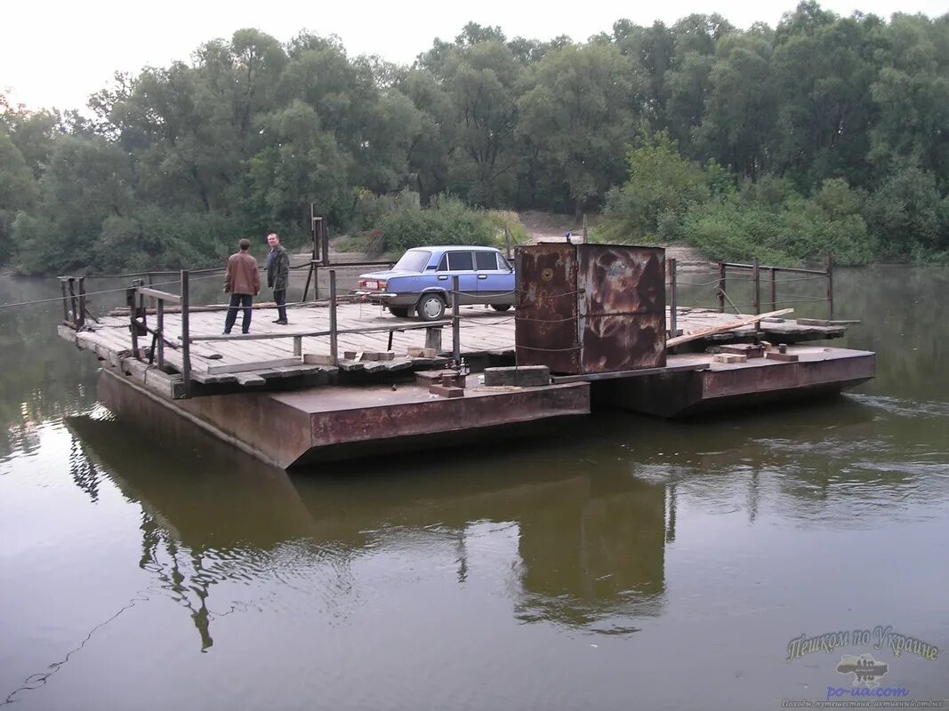 Паром через реку фото Сплав на байдарках по Десне. Водный поход по реке Украины