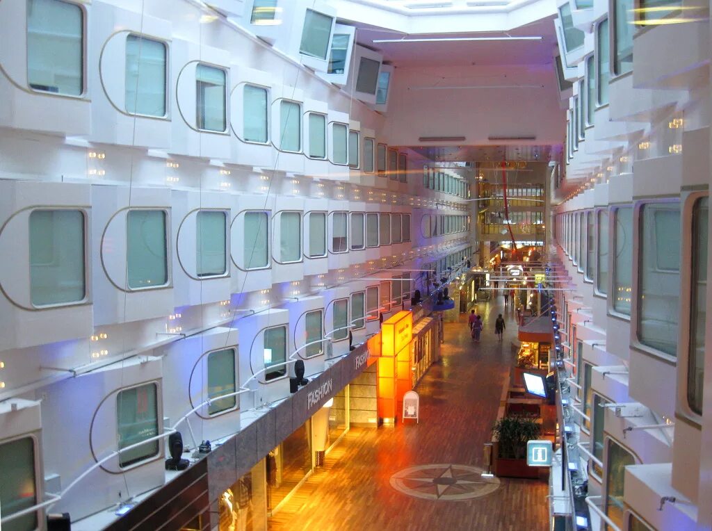 Паром внутри фото Silja Serenade. Пассажирские помещения - Фото - Водный транспорт