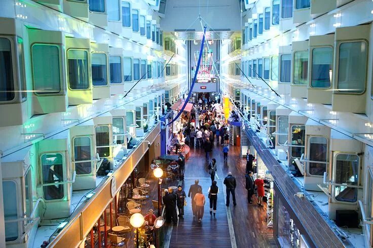 Паром внутри фото Itämeren upea ja ainoa Promenade-kävelykatu, Silja Symphony.