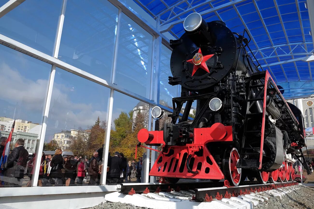 Паровоз комсомольская ул 19 фото Monument to the locomotive in Samara - Russia Beyond