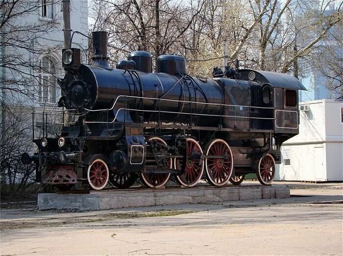 Паровоз комсомольская ул 19 камышлов фото Steam locomotive Su215-80 as monument - Moscow