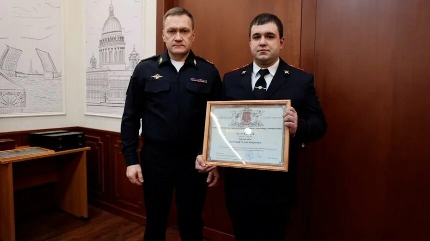 Паршин роман владимирович мвд санкт петербург фото Видео: В Петербурге наградили спасших ребенка полицейских