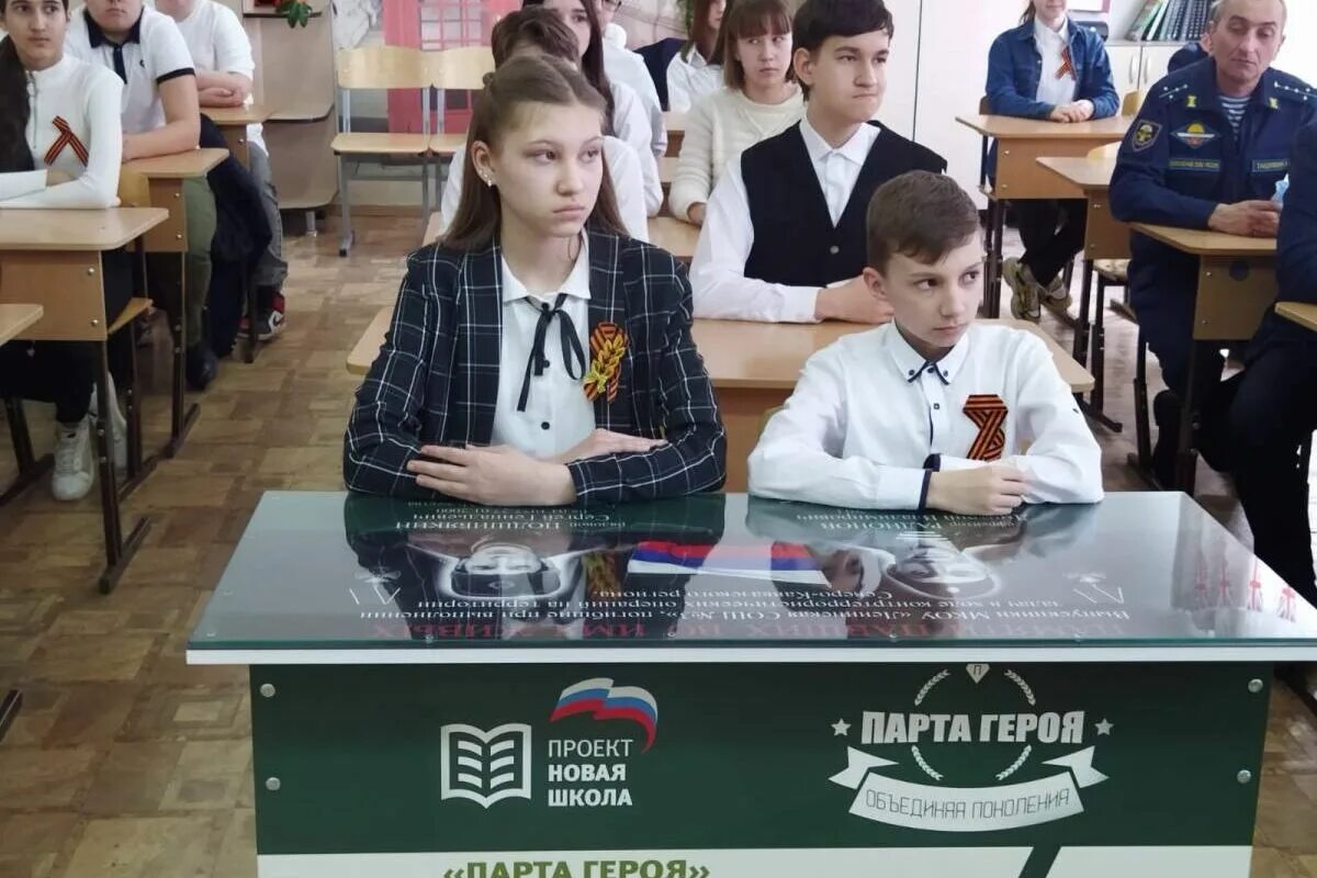 Парта героя в школе фото распечатать В Ленинском районе открылась новая парта героя