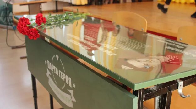 Парта героя в школе фото распечатать В школах Самарской области появятся именные парты - Новости Самары и Самарской о