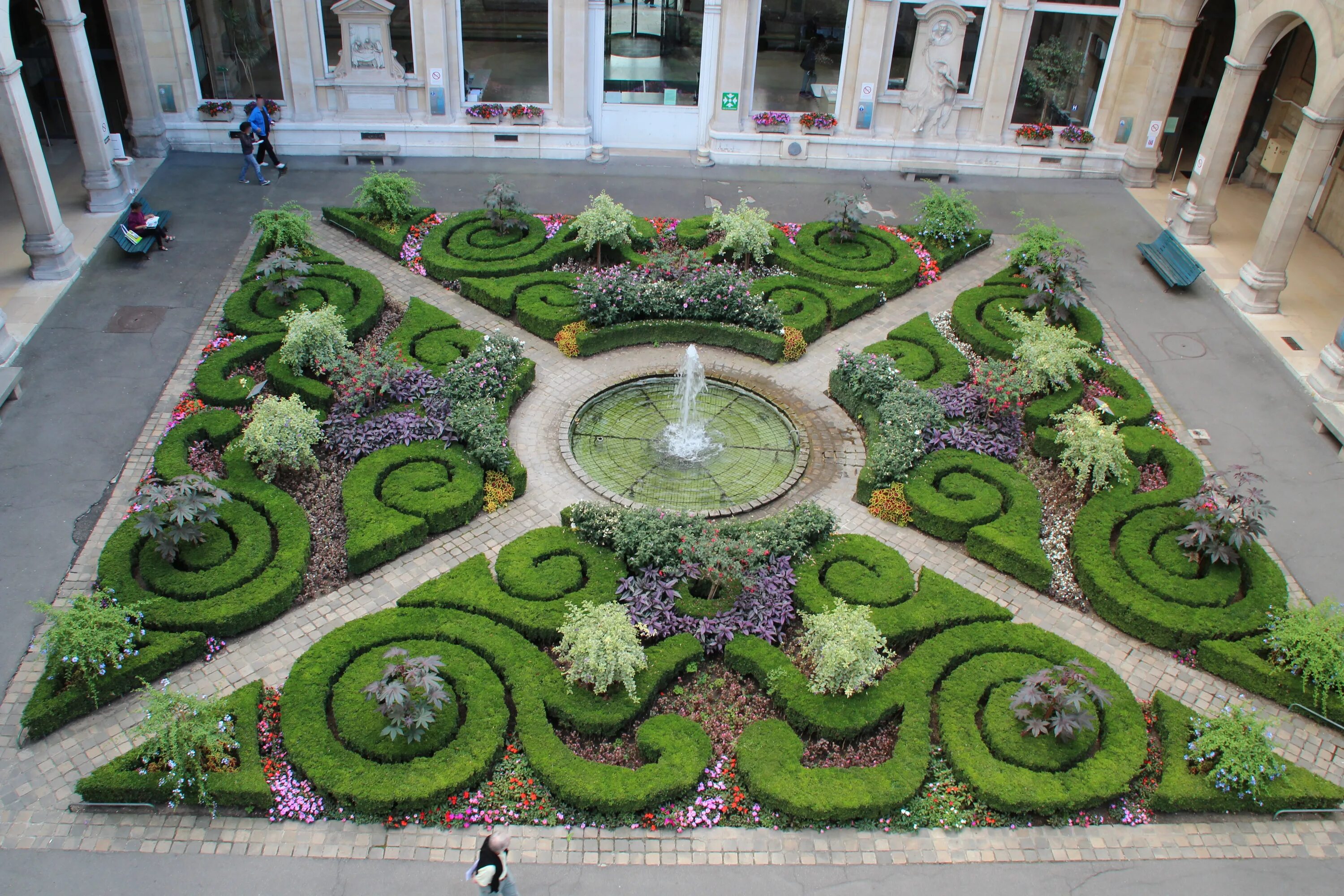 Партер в ландшафтном дизайне File:Hôtel-Dieu 2012 33.jpg - Wikimedia Commons