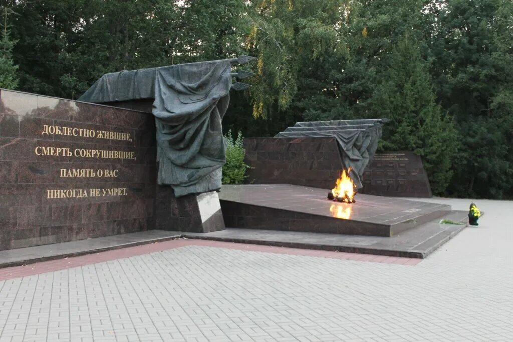 Партизанская поляна брянск фото Партизанская поляна Выставка военной техники Путешествия из Брянска Дзен