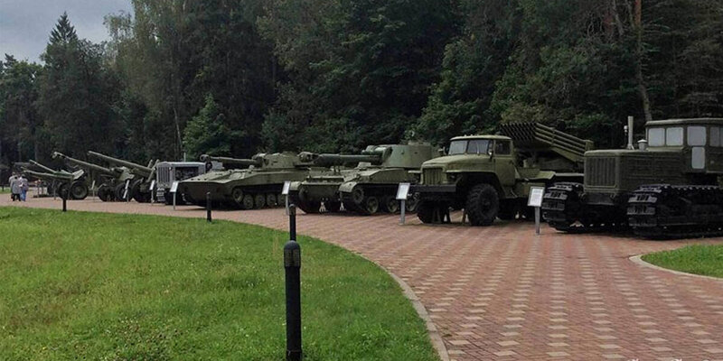 Партизанская поляна брянск фото На подъездах к Партизанской поляне под Брянском 9 мая возникли заторы Дзен