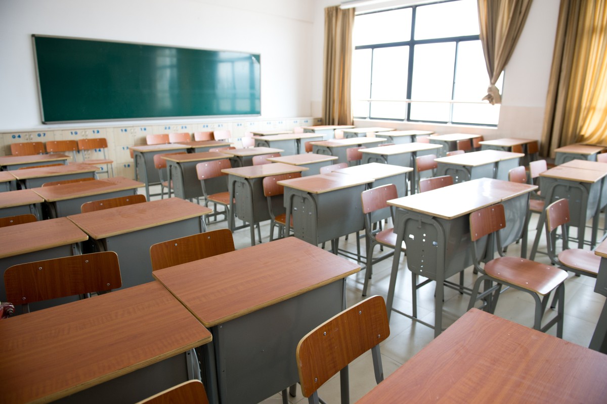 Парты в колледже фото Hong Kong schools cut more than 80 Primary One classes for new academic year, wi