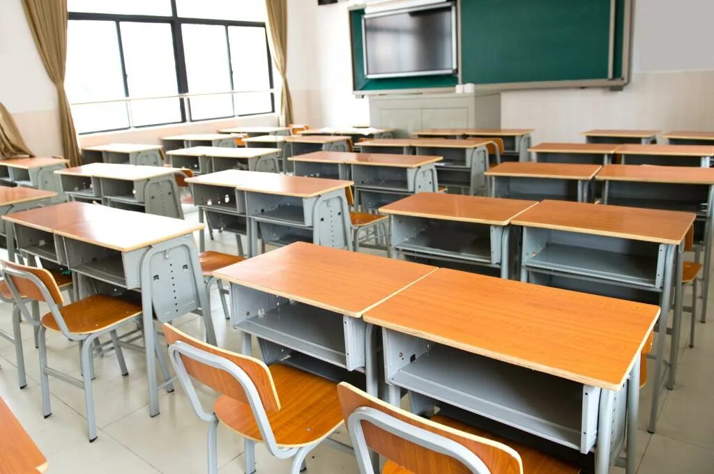 Парты в колледже фото Teachers say high school covered up students' absences