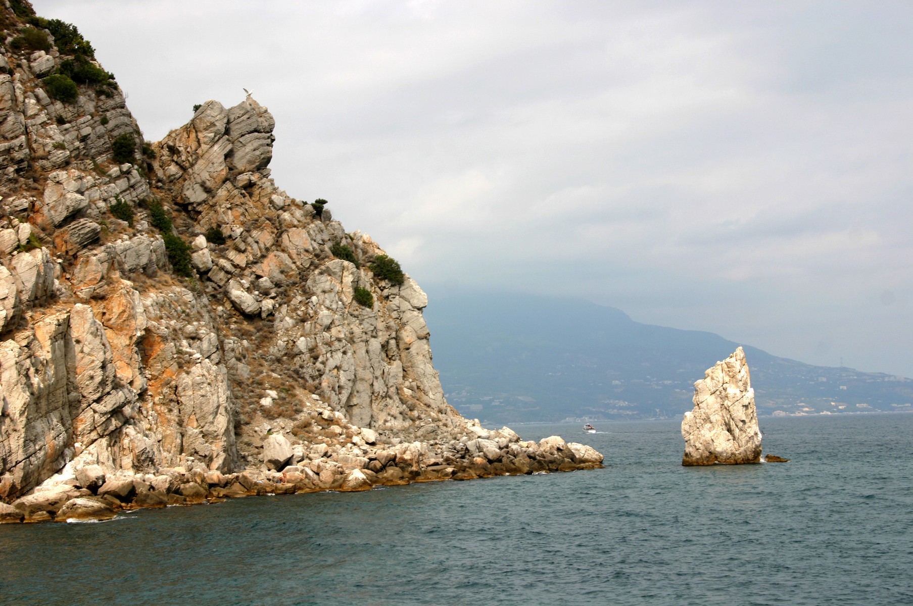 Парус крым фото File:Скала "Парус" в Гаспре, Ялта, Крым - panoramio - Andris Malygin (14).jpg - 