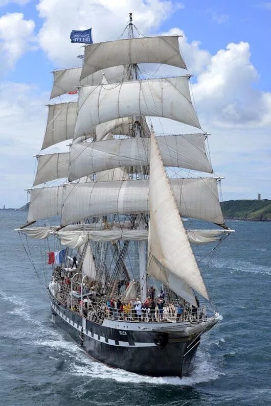 Парусные суда фото Pin by metadjer ben on marine Sailing ships, Sailing, Old sailing ships