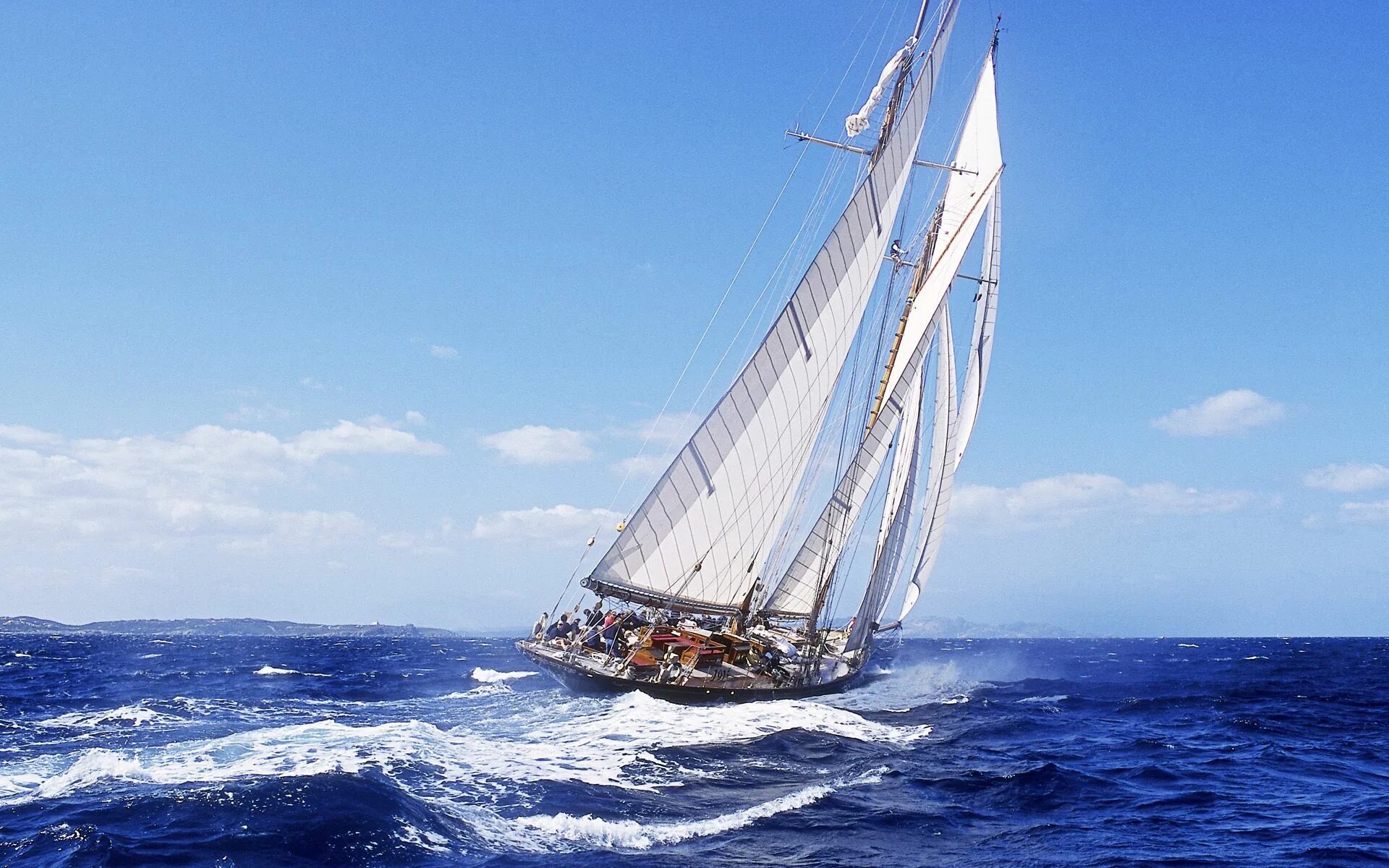 Парусные яхты фото высокого разрешения Pin en Попутного ветра... Yate de vela, Paseo en barco, Barcos