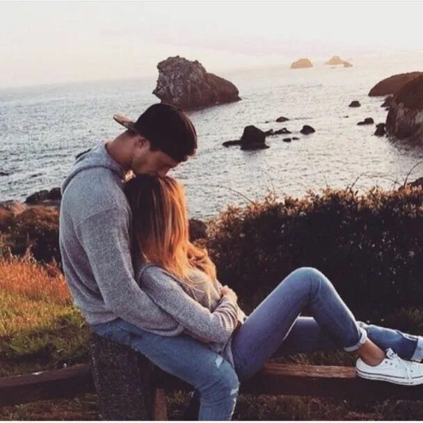 Пары фото круто Unconventional Valentine's Day Date Night Ideas She'll Adore - Society19 Couple 