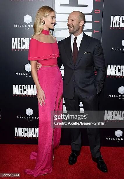 Пары где женщина выше мужчины фото Actress/model Rosie Huntington-Whiteley and actor Jason Statham... Photo d'actua