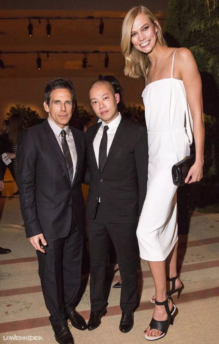 Пары где женщина выше мужчины фото Tall Karlie Kloss and two little guys Artis