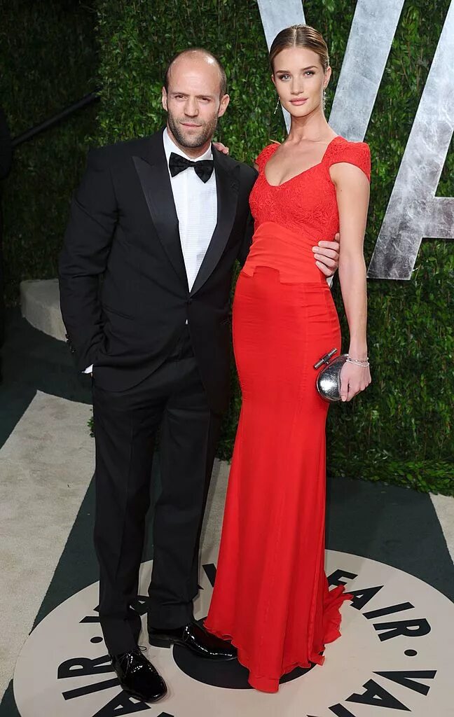 Пары где женщина выше мужчины фото Actor Jason Statham and model Rosie Huntington-Whiteley arrive at the... Celebri
