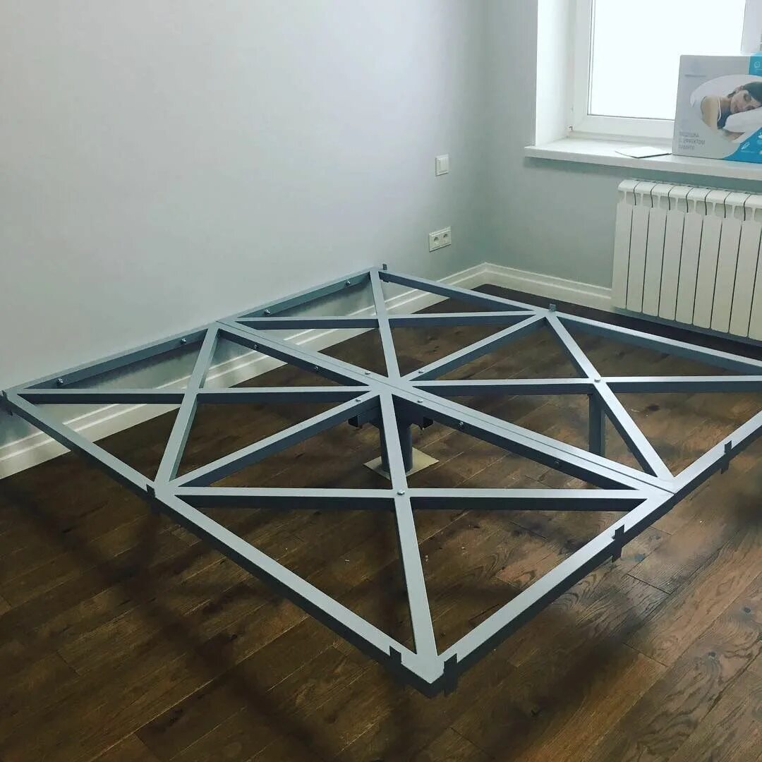 Парящая кровать из металла фото Pin op Парящая Кровать Bed, Staal