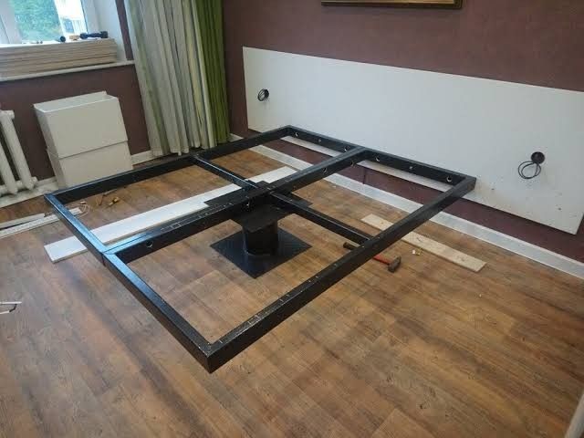 Парящая кровать из металла фото Pin em Camas Flotantes Projetos de cama, Móveis soldados, Estilos de decoração p
