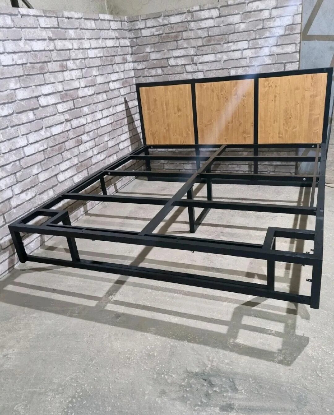 Парящая кровать из металла фото Парящая кровать лофт в интернет-магазине Ярмарка Мастеров по цене 77000 ₽ - R98E