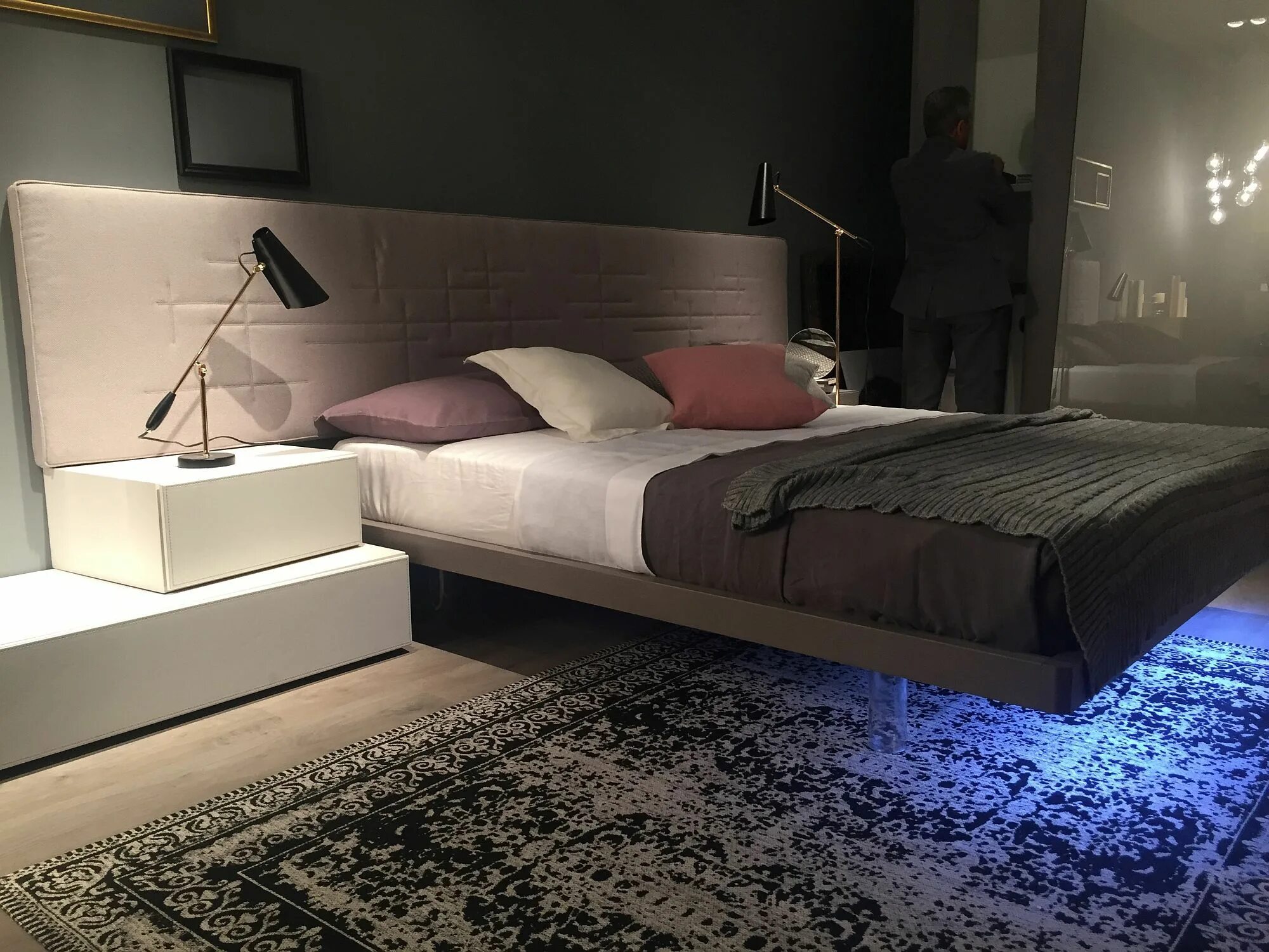 Парящая кровать в интерьере спальни Finding the Right Headboard: 20 Contemporary Ideas to Get You Started! Bed desig