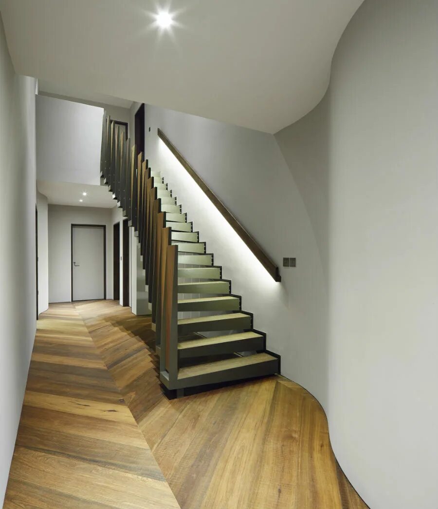 Парящая лестница в частном доме фото Chesham Road Wilder