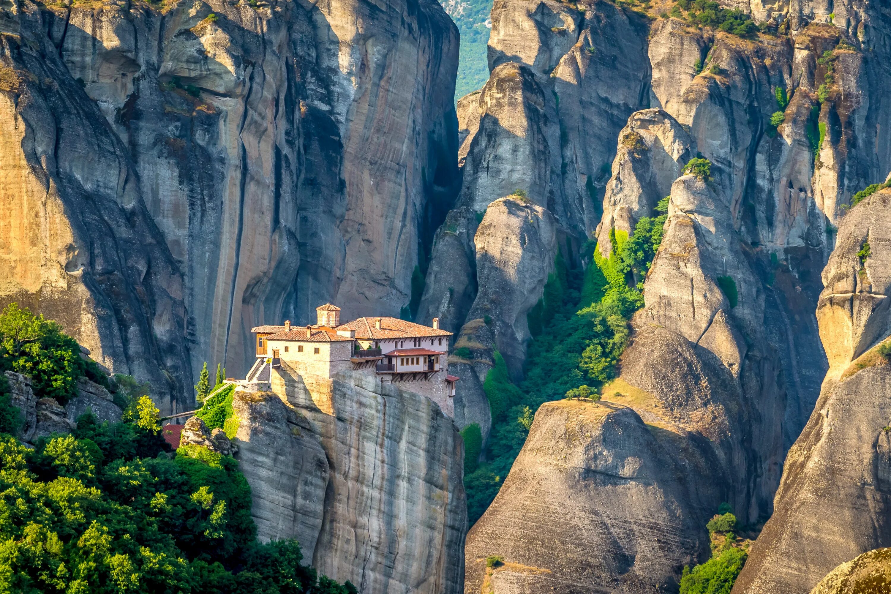 Парящие монастыри метеоры в греции фото UNESCO Just Added 24 New World Heritage Sites for 2024 Condé Nast Traveler