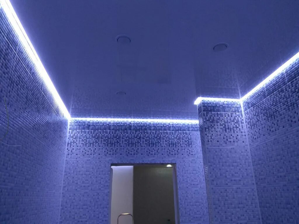 Парящие натяжные потолки с подсветкой цена фото Фотографии парящих натяжных потолков в дизайне и интерьере