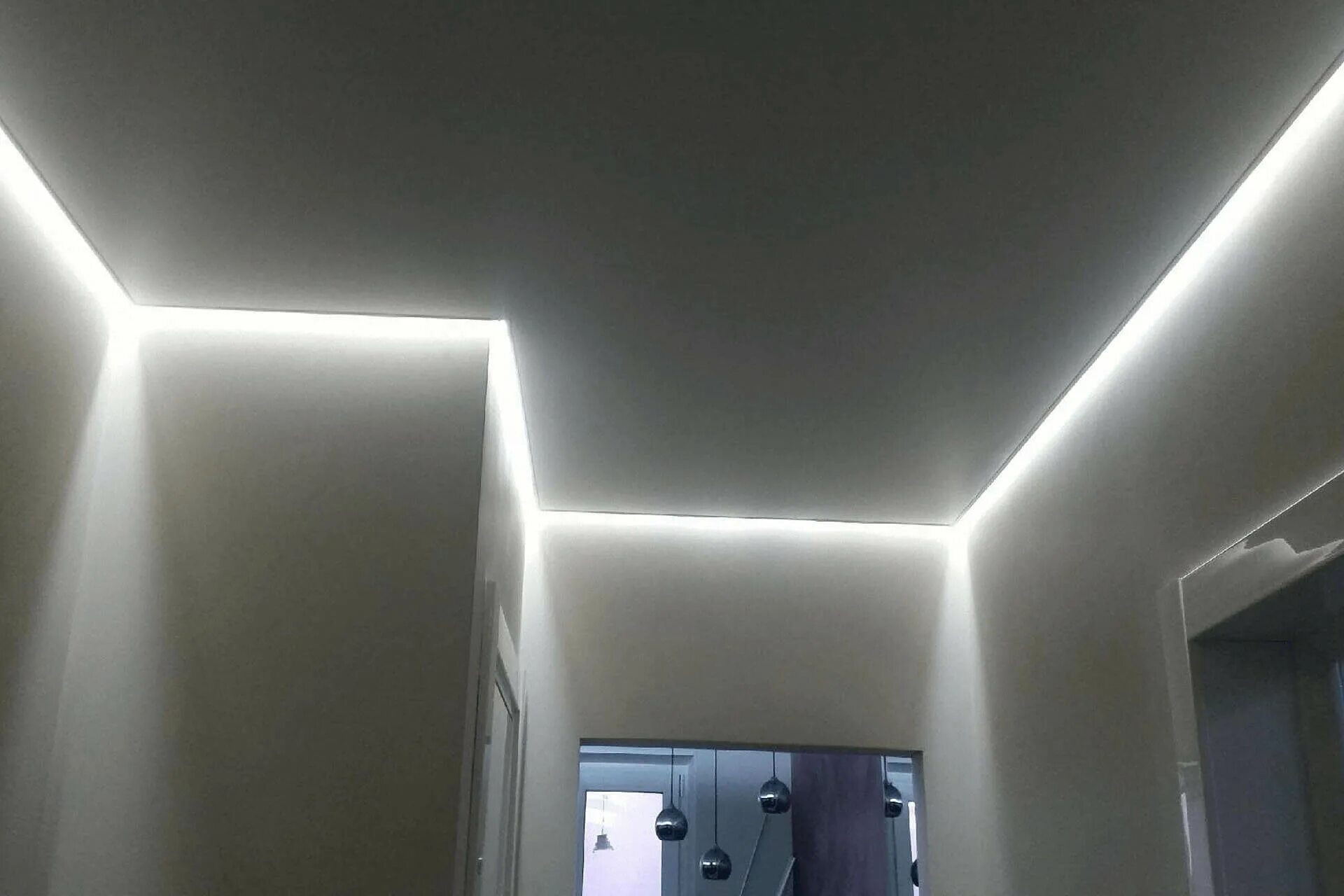 Парящие натяжные потолки с подсветкой цена фото Парящий натяжной потолок с подсветкой в Москве Цена с установкой от 850 ₽