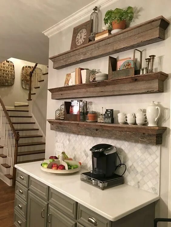 Парящие полки на кухне фото в интерьере 21 dekorációs ötlet az álmaid konyhájához Málnadzsem Decorazione cucina, Mensole