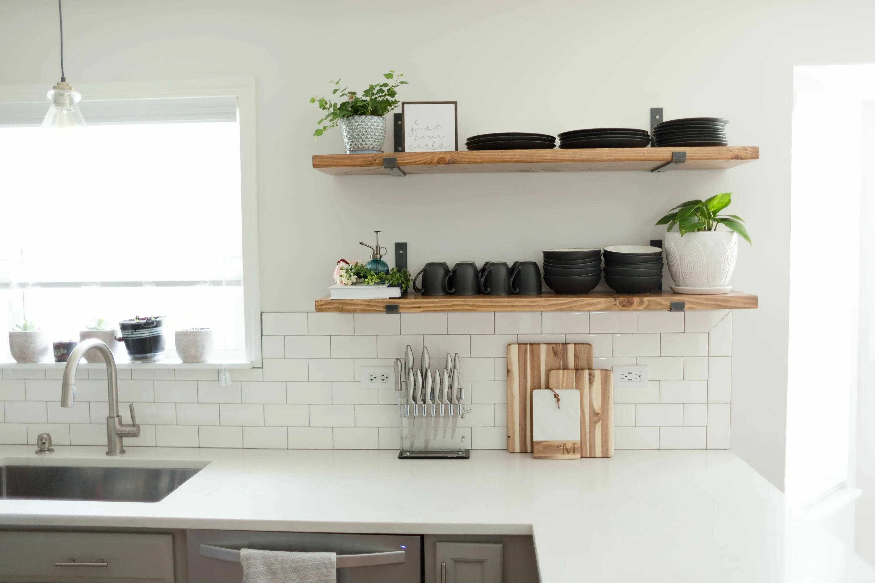 Парящие полки на кухне фото в интерьере DIY Kitchen Open Shelving Sammy On State Diy kitchen decor, Open kitchen shelves