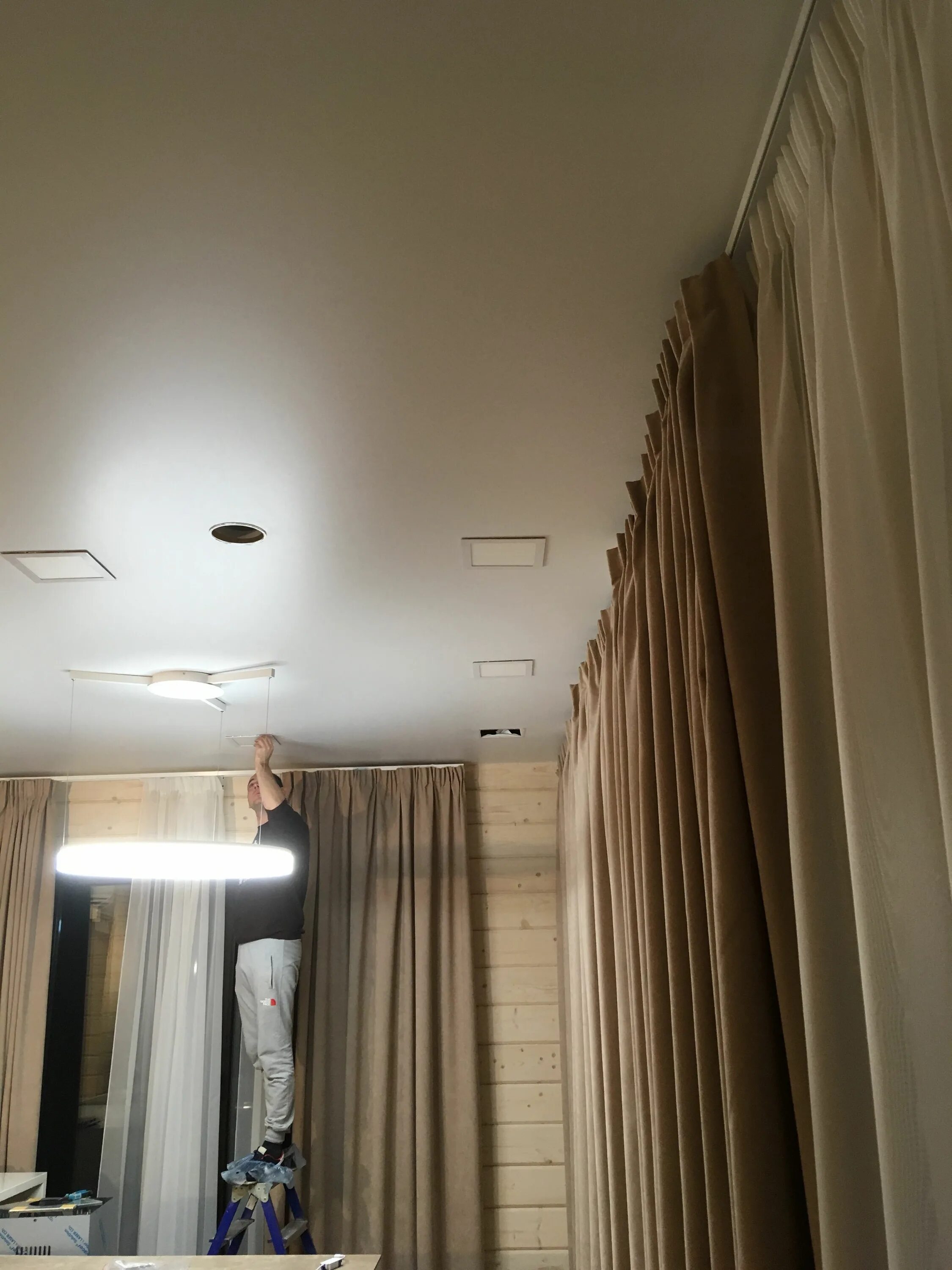 Парящие шторы на натяжном потолке фото Pin by Gegam on Потолки натяжные Home decor, Decor, Curtains