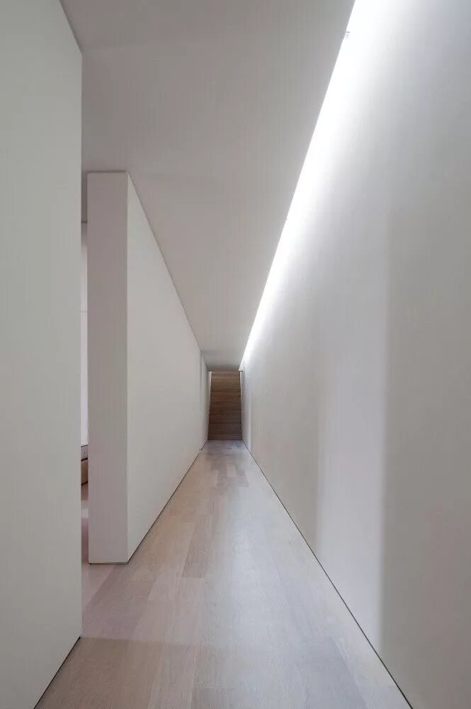 Парящие стены фото Moderne Flurgestaltung und -beleuchtung - fresHouse Corridor design, Light archi