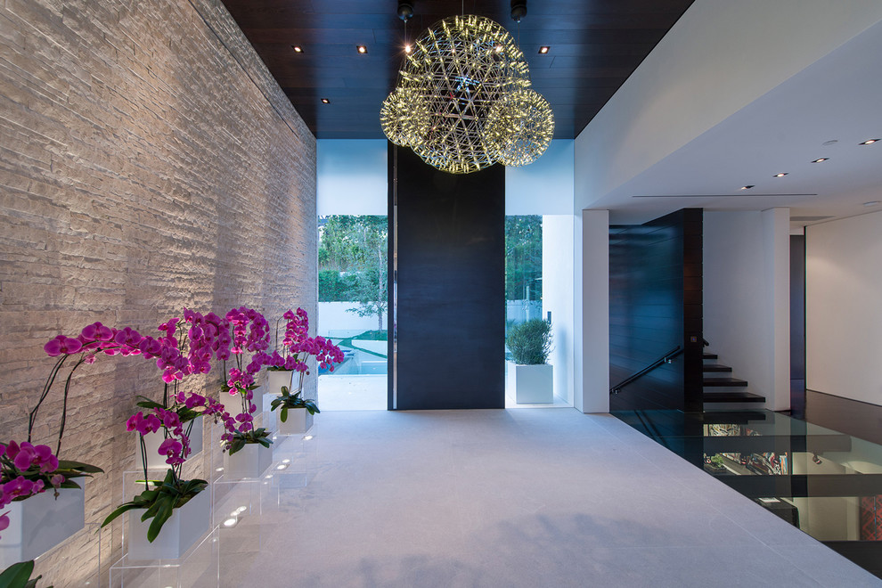 Парящие стены в интерьере Laurel Way Beverly Hills modern home luxury foyer with pivot door, glass walls &