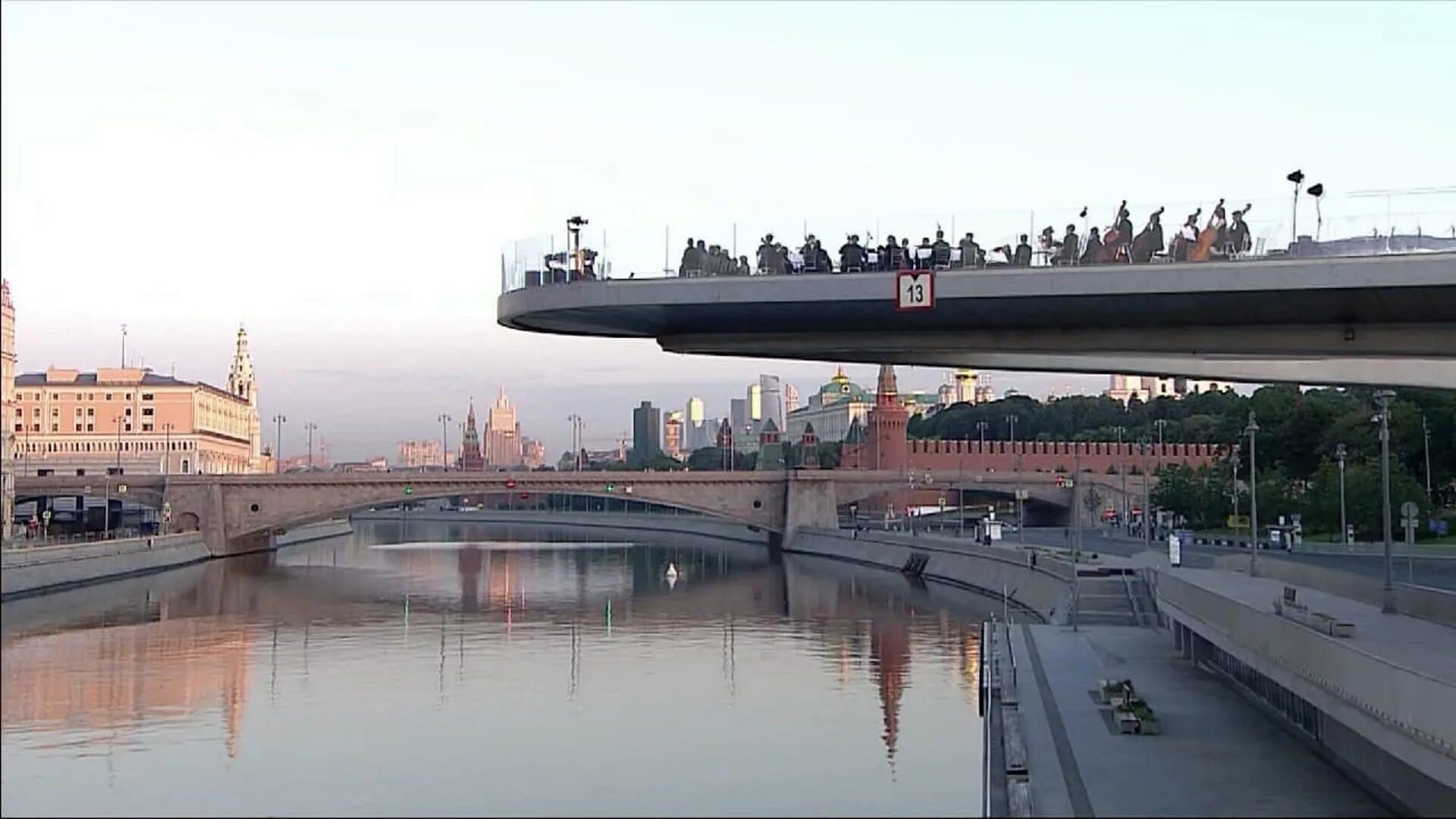 Парящий мост в зарядье фото Картинки ПАРЯЩИЙ МОСТ ЗАКРЫТ