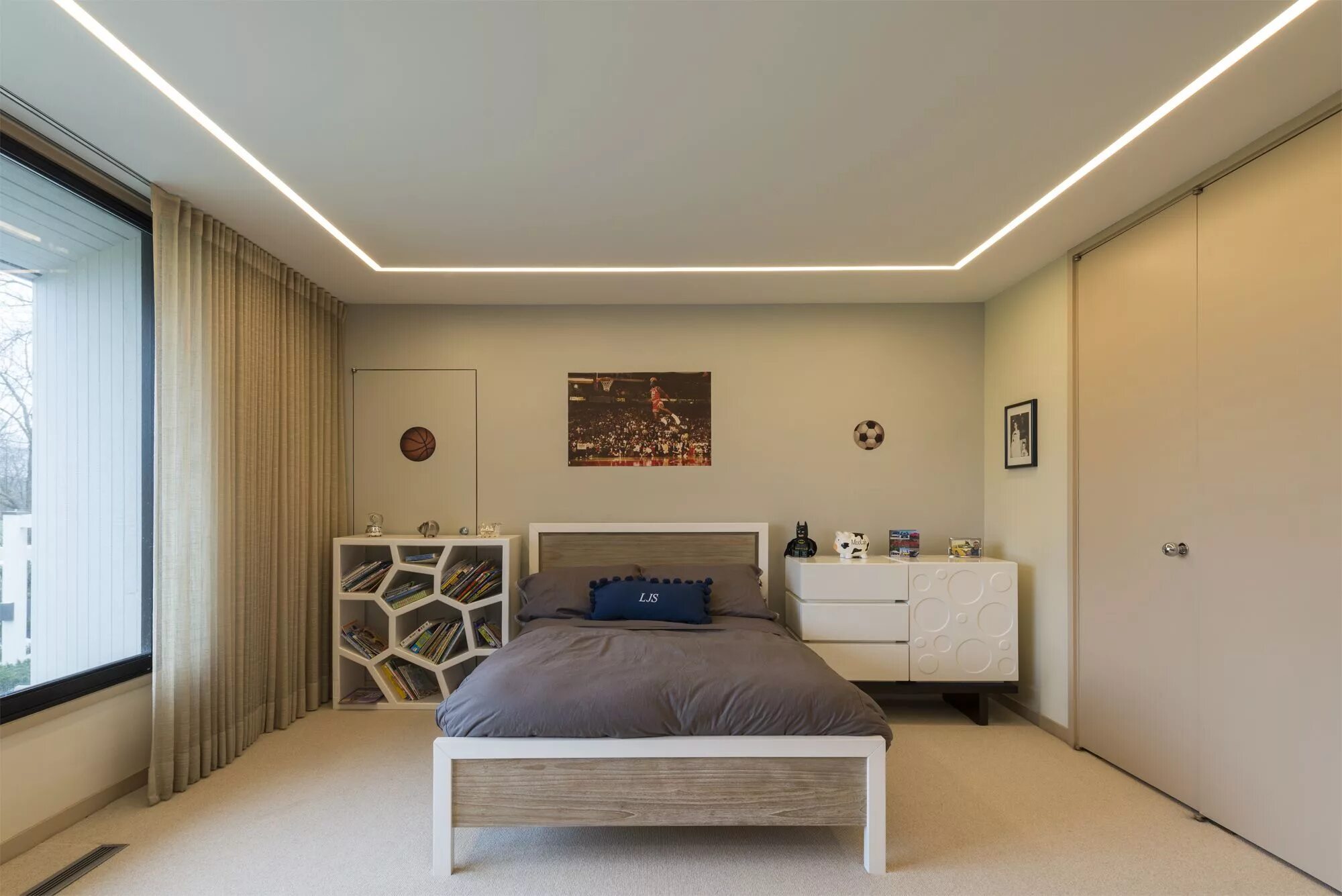 Парящий натяжной потолок фото в спальне TruLine 1.6A RGB 10W 24VDC Plaster-In LED System by PureEdge Lighting TL1.6A-10W