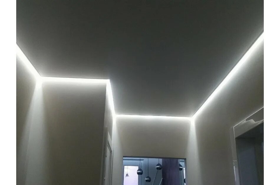 Парящий потолок с подсветкой цена фото Натяжной потолок в коридор глянцевый