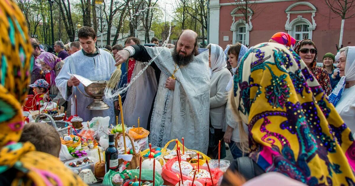 Пасха фото храма Москвичи освятили пасхальные угощения - Москва 24, 28.04.2019