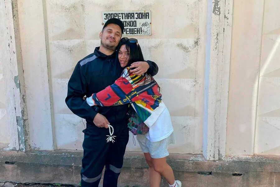 Паша техник с женой фото Паша Техник отбыл 11-месячный срок за пьяную езду - Газета.Ru