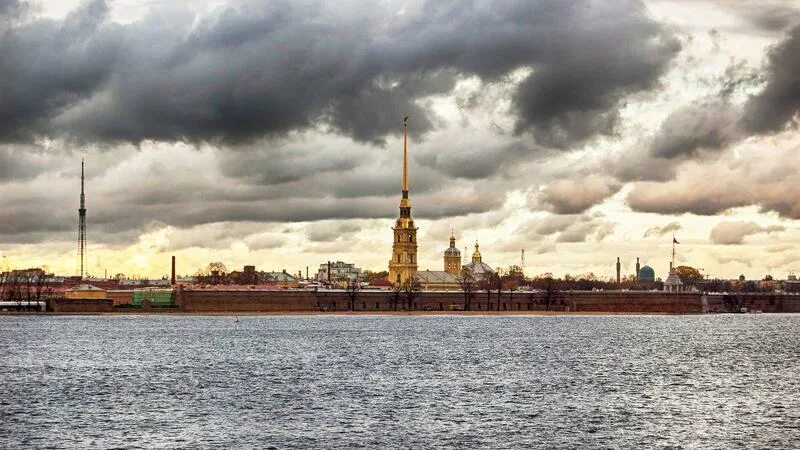 Пасмурный питер фото В среду ветер в Петербурге разгуляется до 20 м/с