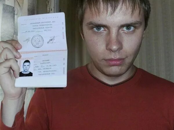 Паспорт российский фото с лицом Ответы Mail.ru: Почему многие люди стыдятся сфотать себя с паспортом в руках?