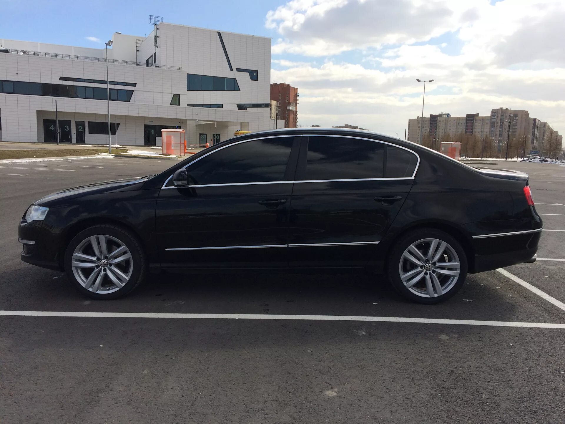Пассат б6 на 18 дисках фото Диски Kansas R18 + Nokian Z-Line R18, 235/40 - Volkswagen Passat B6, 2 л, 2008 г