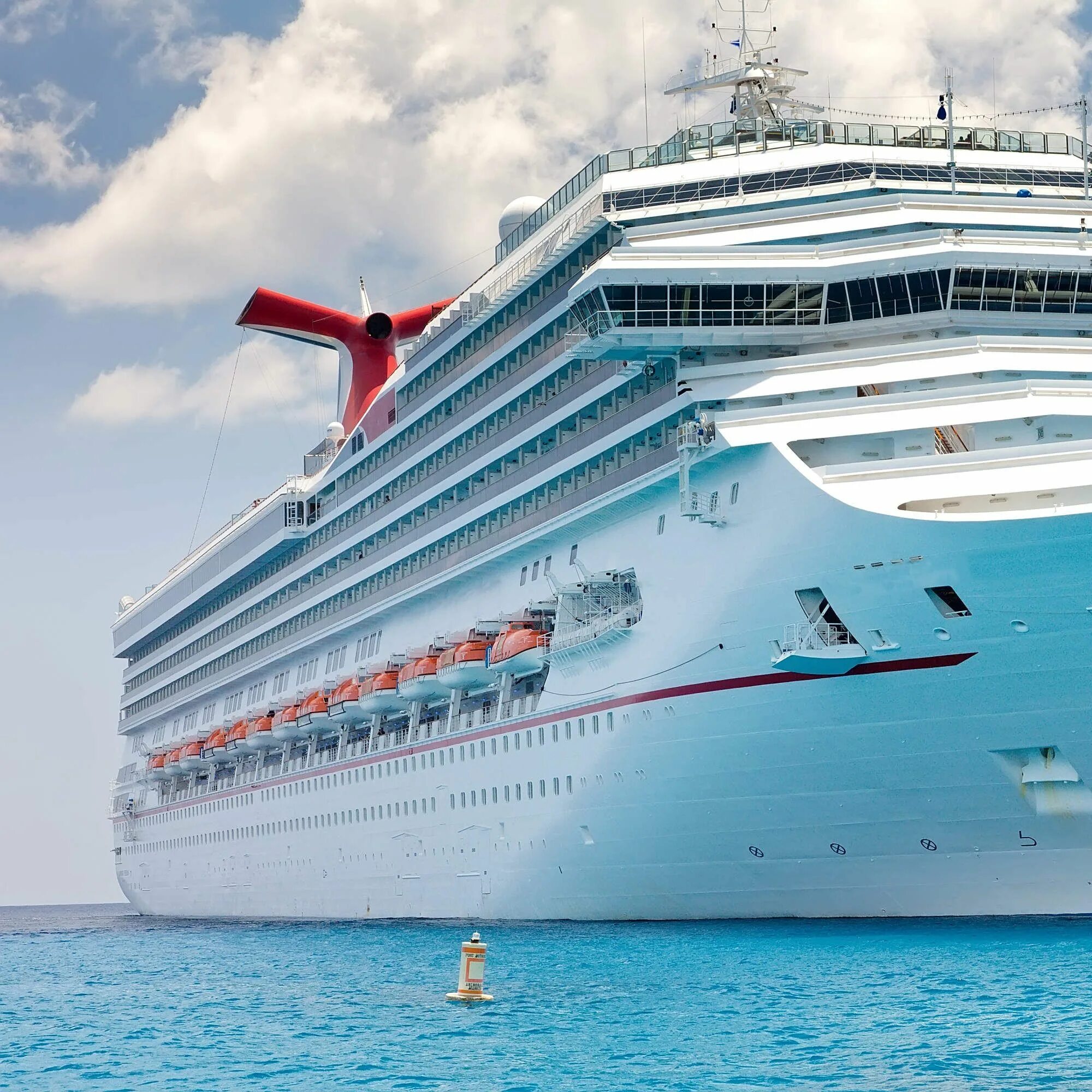 Пассажирские суда фото How to Survive a Jump Off a Cruise Ship Cruise ship, Navigator of the seas, Crui