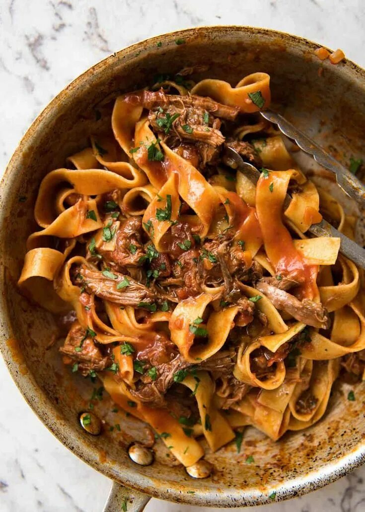 Паста с говядиной рецепт с фото Slow Cooked Shredded Beef Ragu Pasta Recipe Healthy recipes, Cooking, Comfort fo