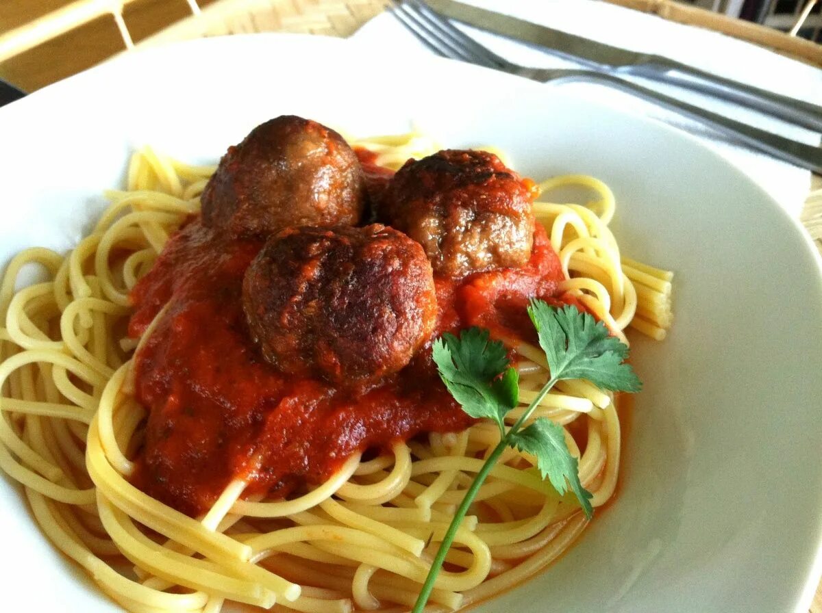 Паста с котлетами фото Vegan Meat Substitutes You Must Try - peta2 Vegan stew recipes, Vegan pasta reci