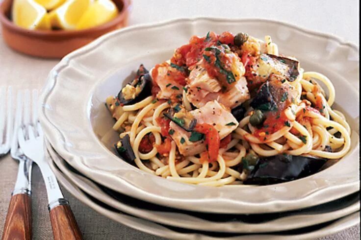 Паста с овощами рецепт с фото Spaghetti with eggplant, tuna and capers Recipe Tasty pasta, Capers recipe, Reci