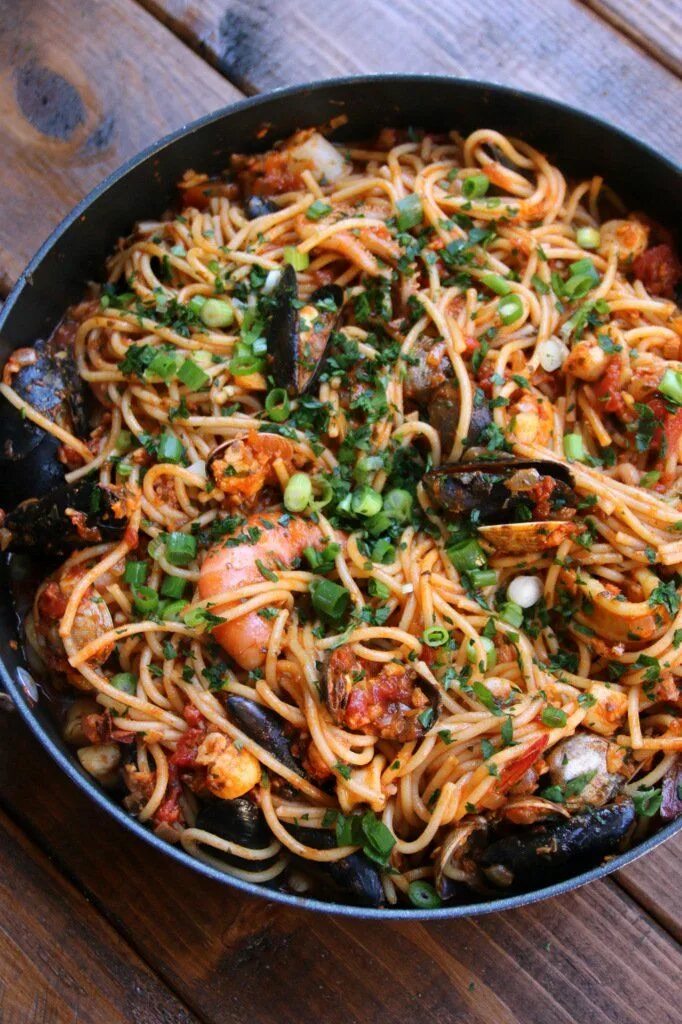 Паста с рыбой с фото Seafood spaghetti Tallarines con mariscos - Laylita’s Recipes Pasta con mariscos