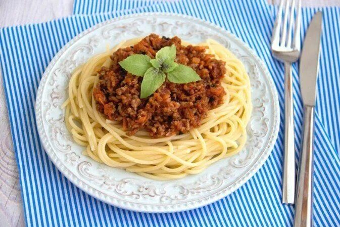 Паста с соусом болоньезе фото Спагетти "Болоньезе" Food, Ethnic recipes, Spaghetti pasta