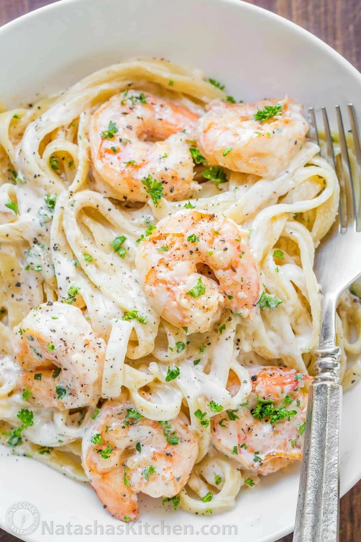 Паста с соусом рецепты с фото Creamy Shrimp Pasta Recipe (VIDEO) - NatashasKitchen.com Creamy shrimp pasta, Pa