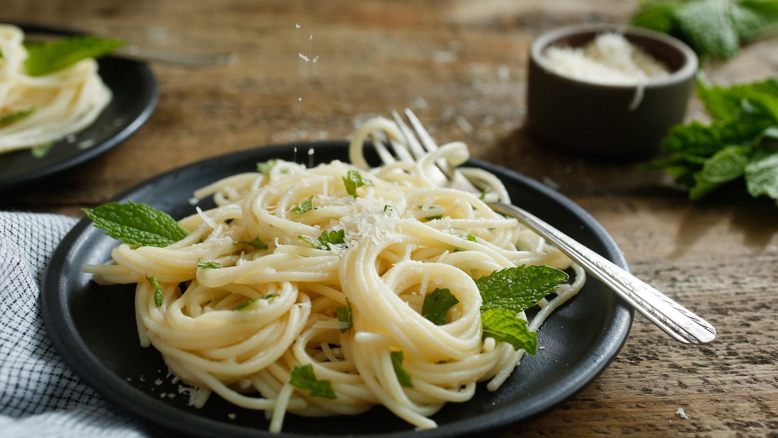 Паста с сыром рецепт с фото Pasta With Mint and Parmesan Recipe Recipe Parmesan recipes, Easy pasta recipes,